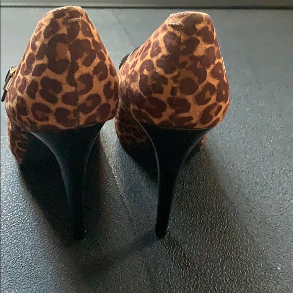 Shoes - Picture 3 of 4